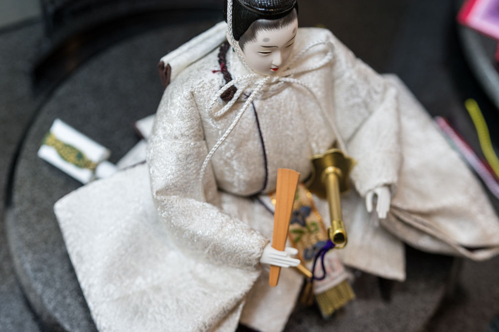 京十一番親王飾「龍村裂：菊もみ（銀）」 | 桂雛／小佐畑人形店