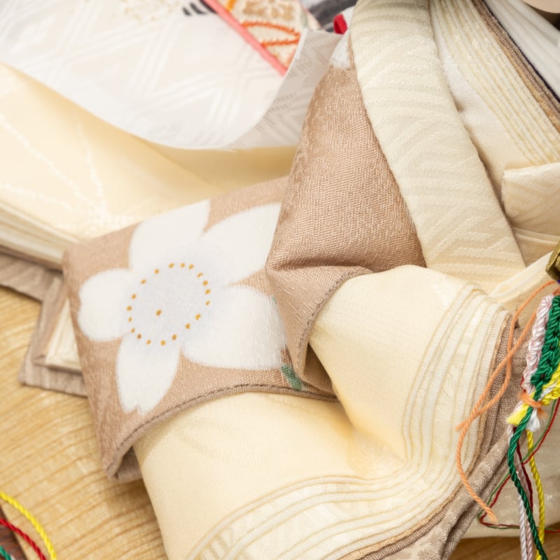 『牡丹白蝶』　お正月壁掛けブーケ　限定品 芥子親王飾り「正絹友禅：桜花」しおり屏風 | 桂雛／小佐畑人形店