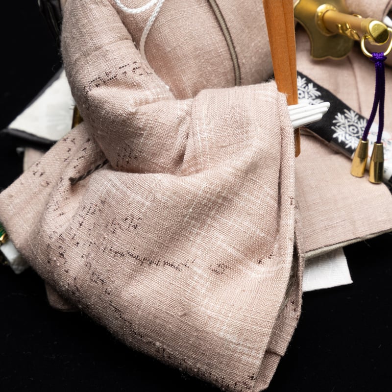 本場結城紬：嵯峨菊 都鼠色（みやこねずいろ）small | 桂雛／小佐畑人形店