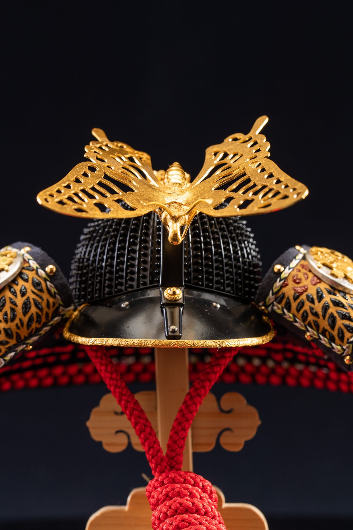 兜前立て揚羽蝶