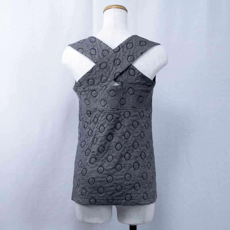 グレー 幾何学模様のノースリーブとボレロ バッククロスシリーズ】立体水玉柄のノースリーブカットソー