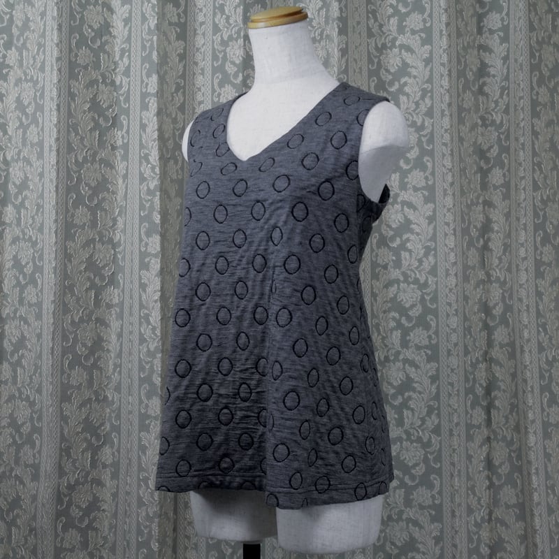 バッククロスシリーズ】立体水玉柄のノースリーブカットソー