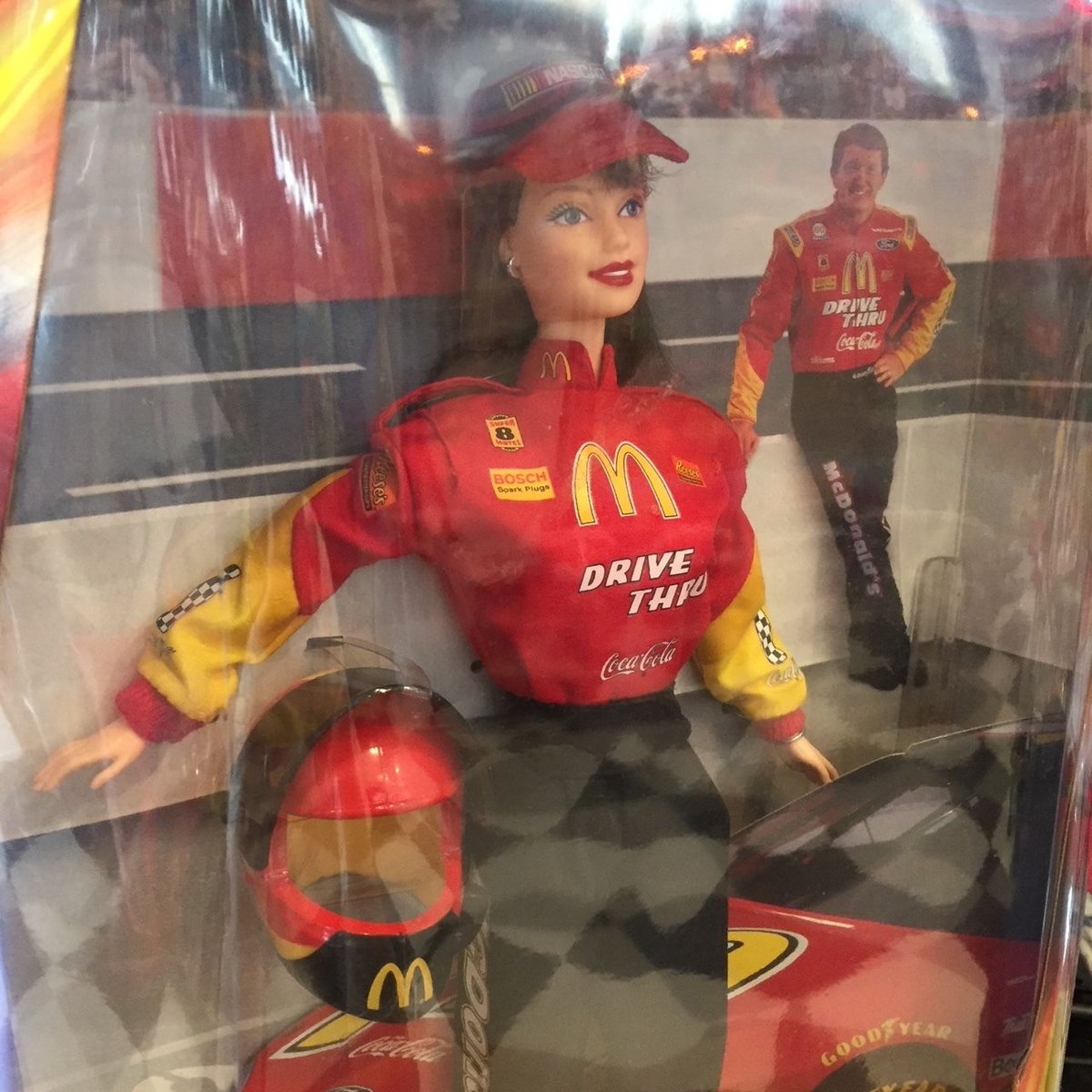 Barbie NASCAR Official #94 マクドナルドのレーシングスーツ姿