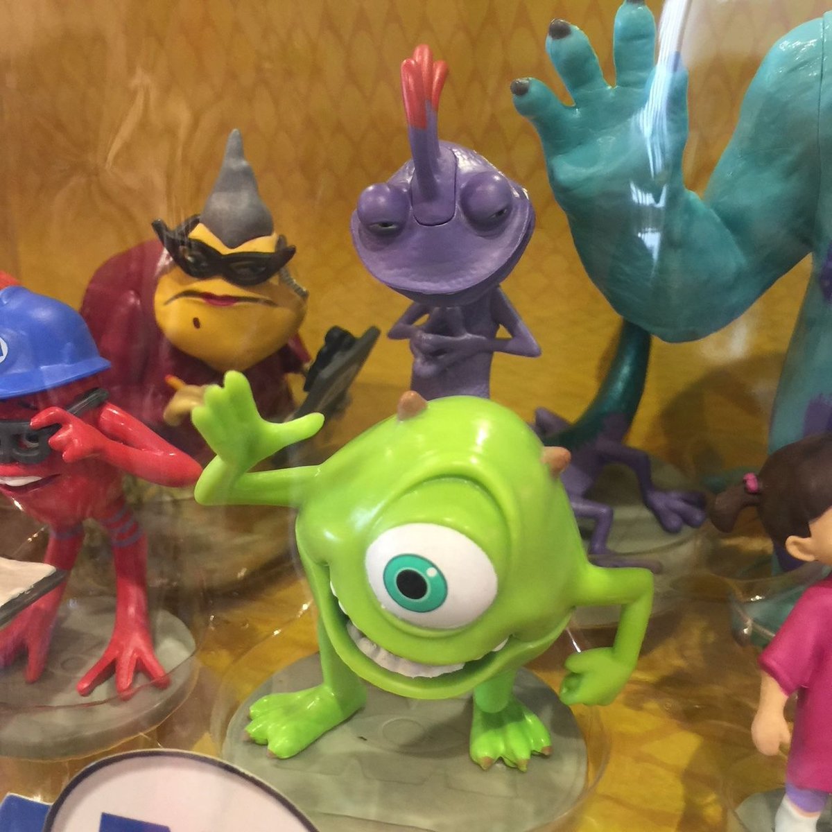 ディズニー シー Pixar ピクサー バウンド サリーマイクセット