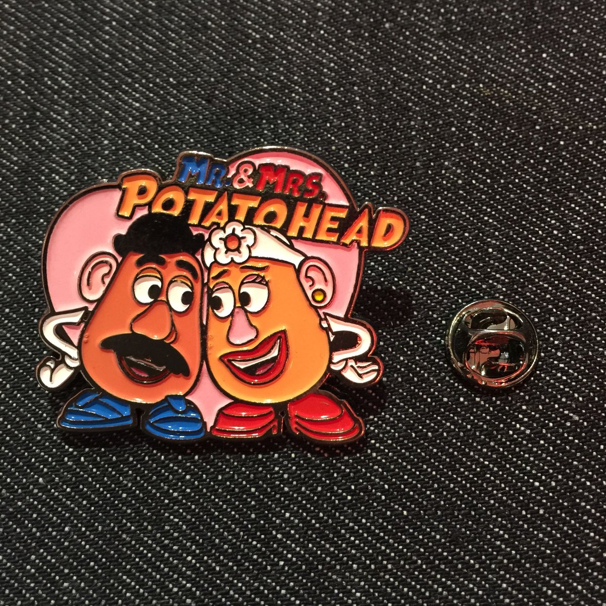 トイストーリー ピンバッジ ミスター&ミセス ポテトヘッド トイストーリー ピンバッジ ミスター&ミセス ポテトヘッド