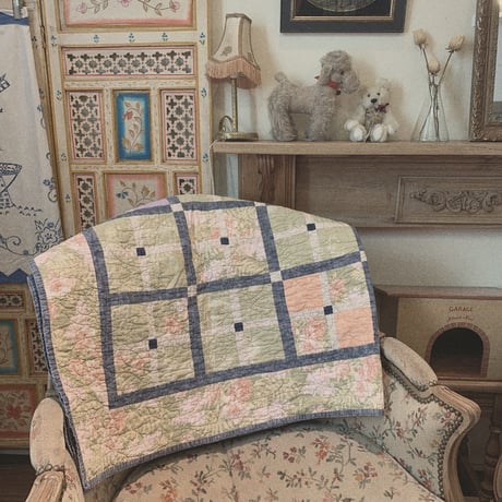 vintage handmade Flower quilt