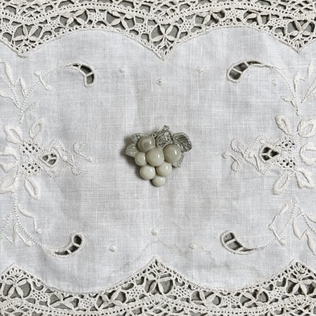 vintage grapes motif plastic brooch