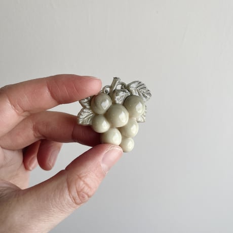 vintage grapes motif plastic brooch