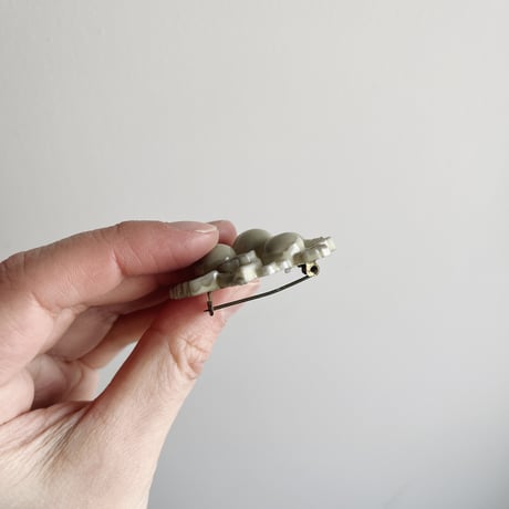 vintage grapes motif plastic brooch