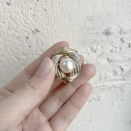 vintage Perl earring