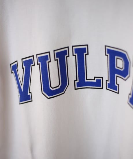 【ORIGINAL BRAND】 Vulpes. / 6.2オンス College Logo Tシャツ (ユニセックス)