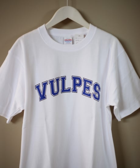【ORIGINAL BRAND】 Vulpes. / 6.2オンス College Logo Tシャツ (ユニセックス)