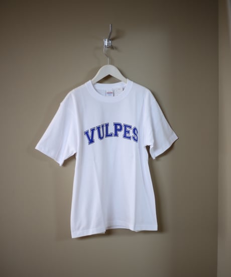 【ORIGINAL BRAND】 Vulpes. / 6.2オンス College Logo Tシャツ (ユニセックス)