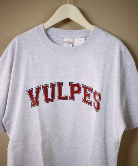 【ORIGINAL BRAND】 Vulpes. / 6.2オンス College Logo Tシャツ (ユニセックス)