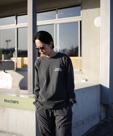 【REALTEMPO ORIGINAL】 ガーメントダイ L/S Tシャツ "Not Waving But Drowning?" (ユニセックス)
