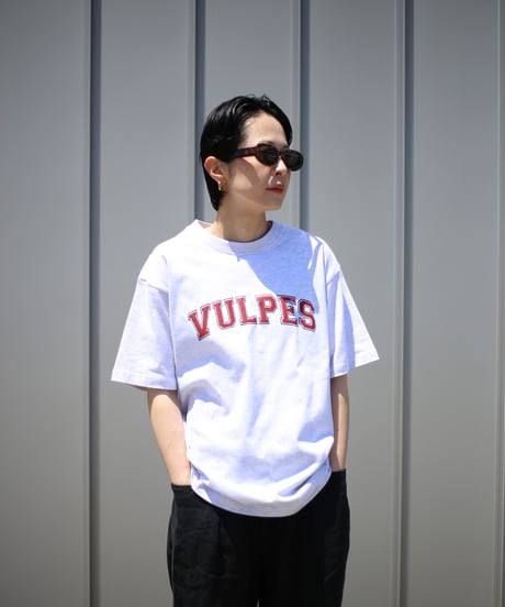 【ORIGINAL BRAND】 Vulpes. / 6.2オンス College Logo Tシャツ (ユニセックス)