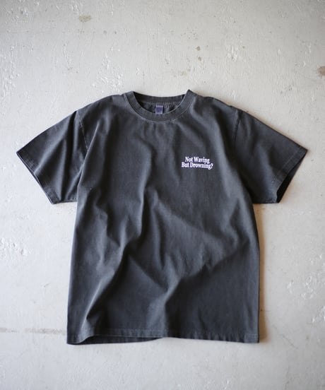 再再入荷‼︎【REALTEMPO ORIGINAL】 ガーメントダイ S/S Tシャツ "Not Waving But Drowning?" (ユニセックス)