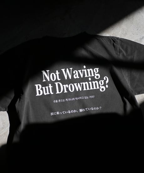再再入荷‼︎【REALTEMPO ORIGINAL】 ガーメントダイ S/S Tシャツ "Not Waving But Drowning?" (ユニセックス)