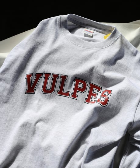 【ORIGINAL】 Vulpes. / College Logo ロングスリーブ Tシャツ (ユニセックス)