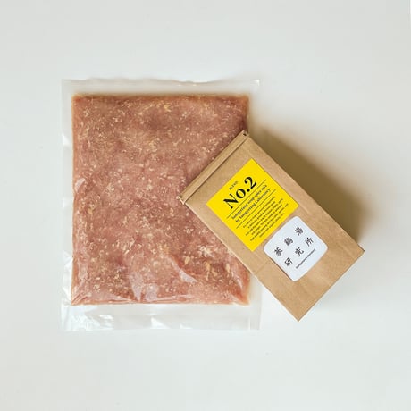 自然放牧で育った親鳥のひき肉でつくる鶏団子参鶏湯キット