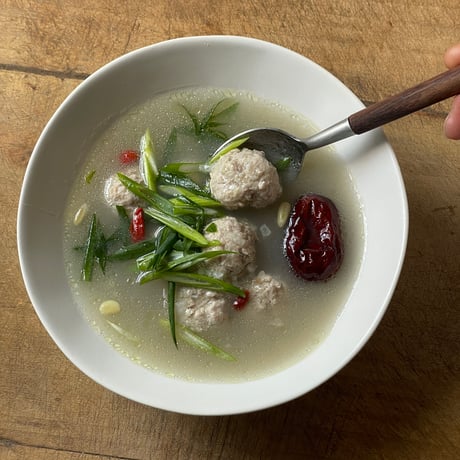 自然放牧で育った親鳥のひき肉でつくる鶏団子参鶏湯キット