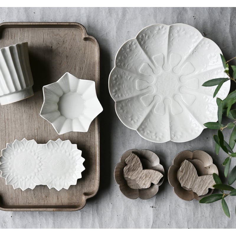 たつおさま専売：石田裕哉　灰釉団扇形皿＋瑠璃軸金木犀文皿 石田裕哉（滝室窯）19 灰釉陽刻楕円皿 - うつわと雑貨 織庵