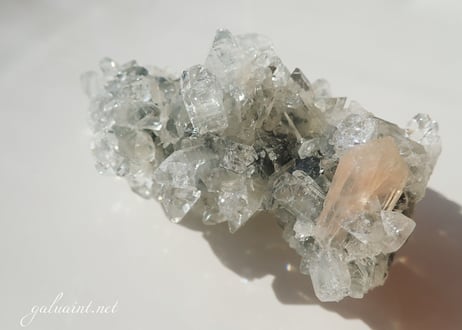 Apophyllite cluster＆Stillbite