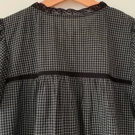 予約販売　Gingham Lace Blouse