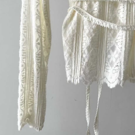 最終予約販売　Delicate Lace Tie-Front Blouse