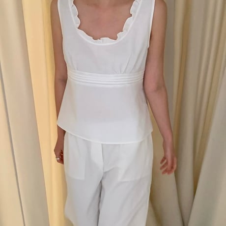 予約販売　Frill Neck Peplum Top