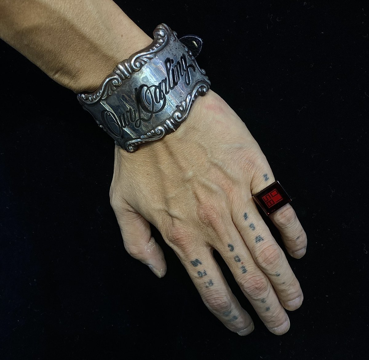 RING WATCH by フィリップ•スタルク(赤) | Geekwatch