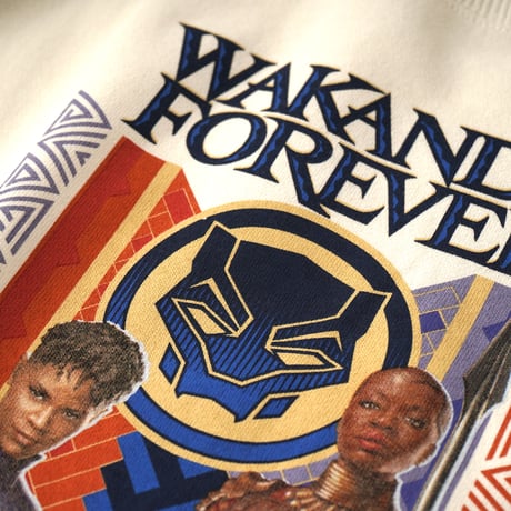 Marvel / Crewneck Sweatshirt "Black Panther : Wakanda Forever"
