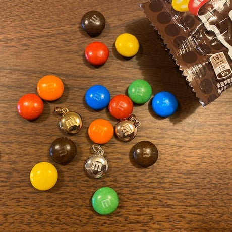 IN-PUT-OUT / Chocolate Necklace