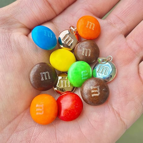 IN-PUT-OUT / Chocolate Necklace