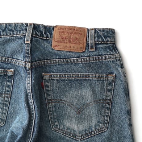 Levi's / Vintage, lot. 560 W : 34 "Loose Fit, Tapered Leg"
