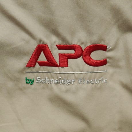 APC by Schneider Electric / Pullover Staff Windbreaker