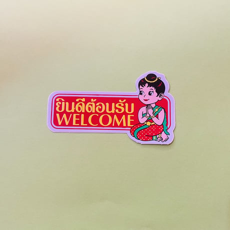 ようこそ タイ語 英語 シール 赤 黄色い文字 WELCOME STICKER