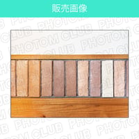 温もりのある木とレンガで組まれた壁紙の写真画像素材