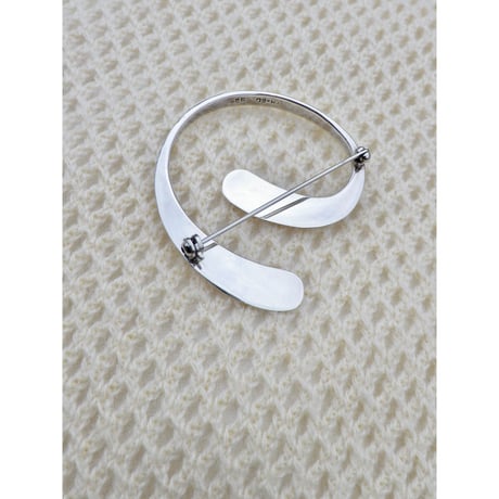 SV925 BROOCH / ∂