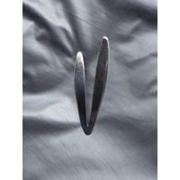 SV925 BROOCH / V