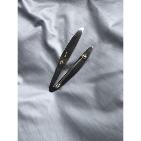 SV925 BROOCH / V