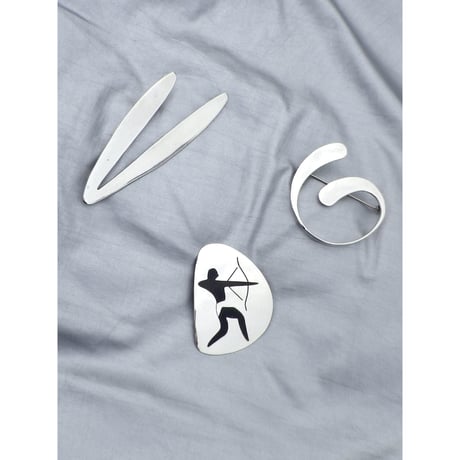 SV925 BROOCH / V
