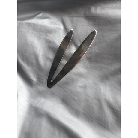 SV925 BROOCH / V