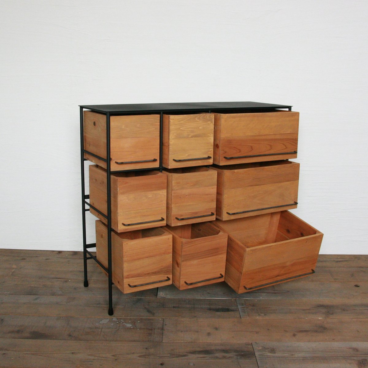 アイアンと木箱のチェスト 3列3段 | EARL