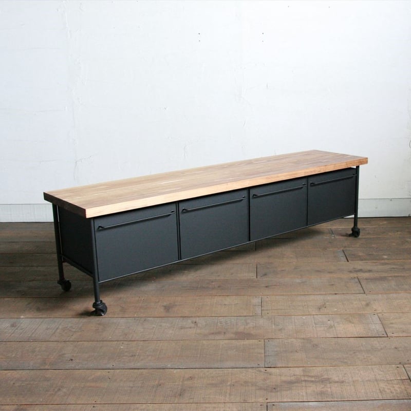 アイアンのローチェスト キャスター付き | EARL