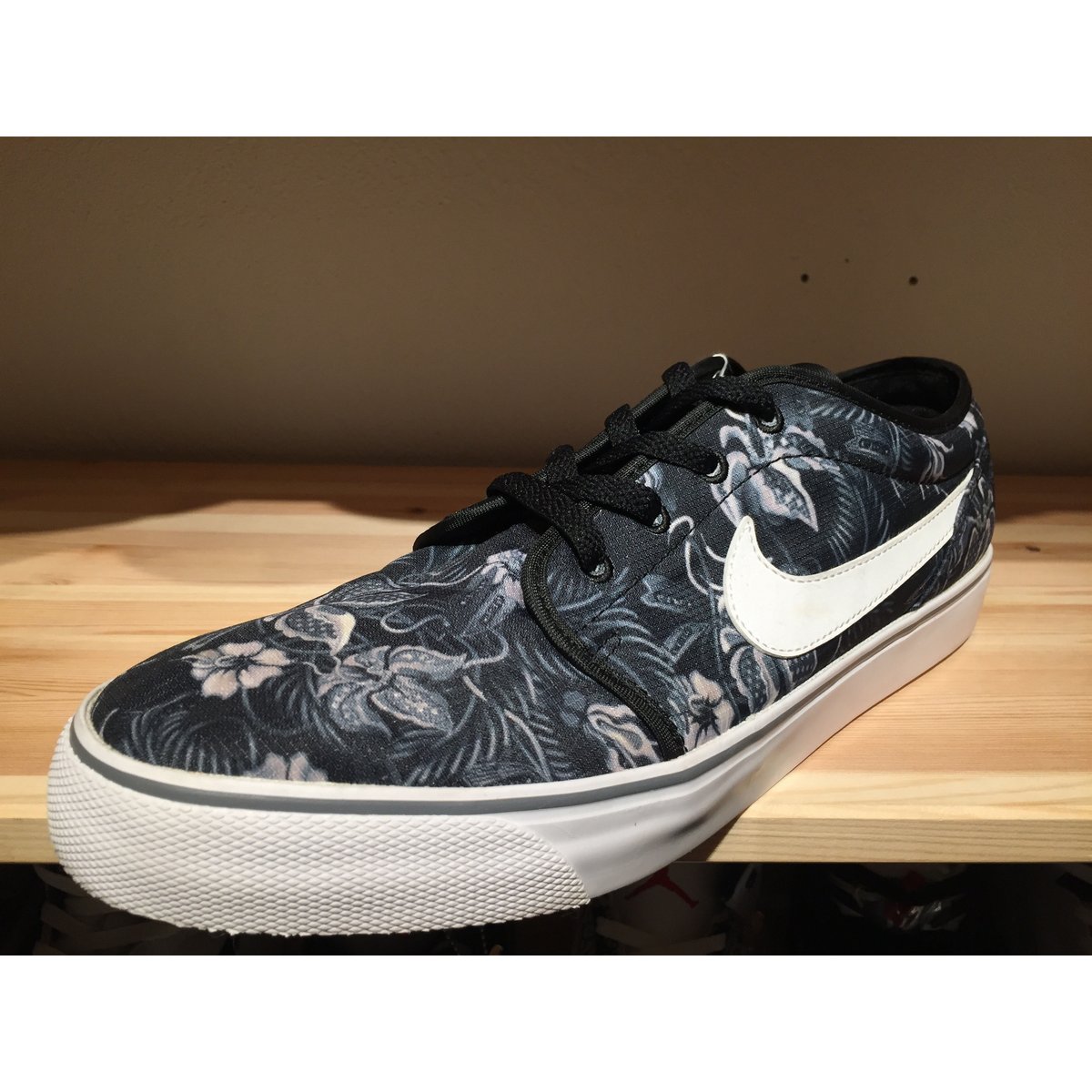 USED】NIKE TOKI LOW TXT PRINT | 9H9H NAHANAHA USED】NIKE TOKI LOW TXT PRINT | 9H9H NAHANAHA