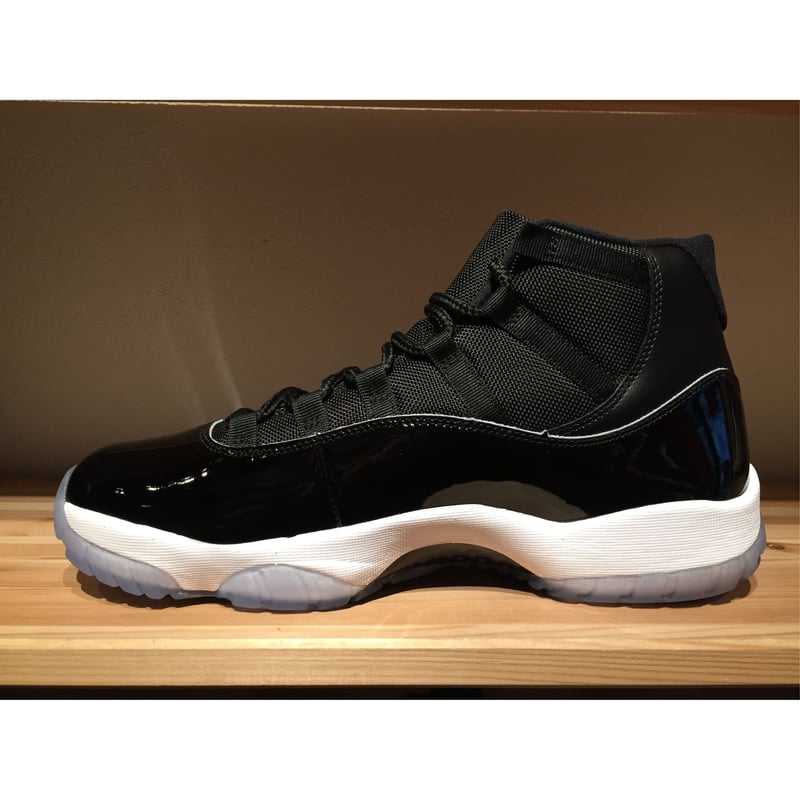 Air Jordan 11 retro space jam