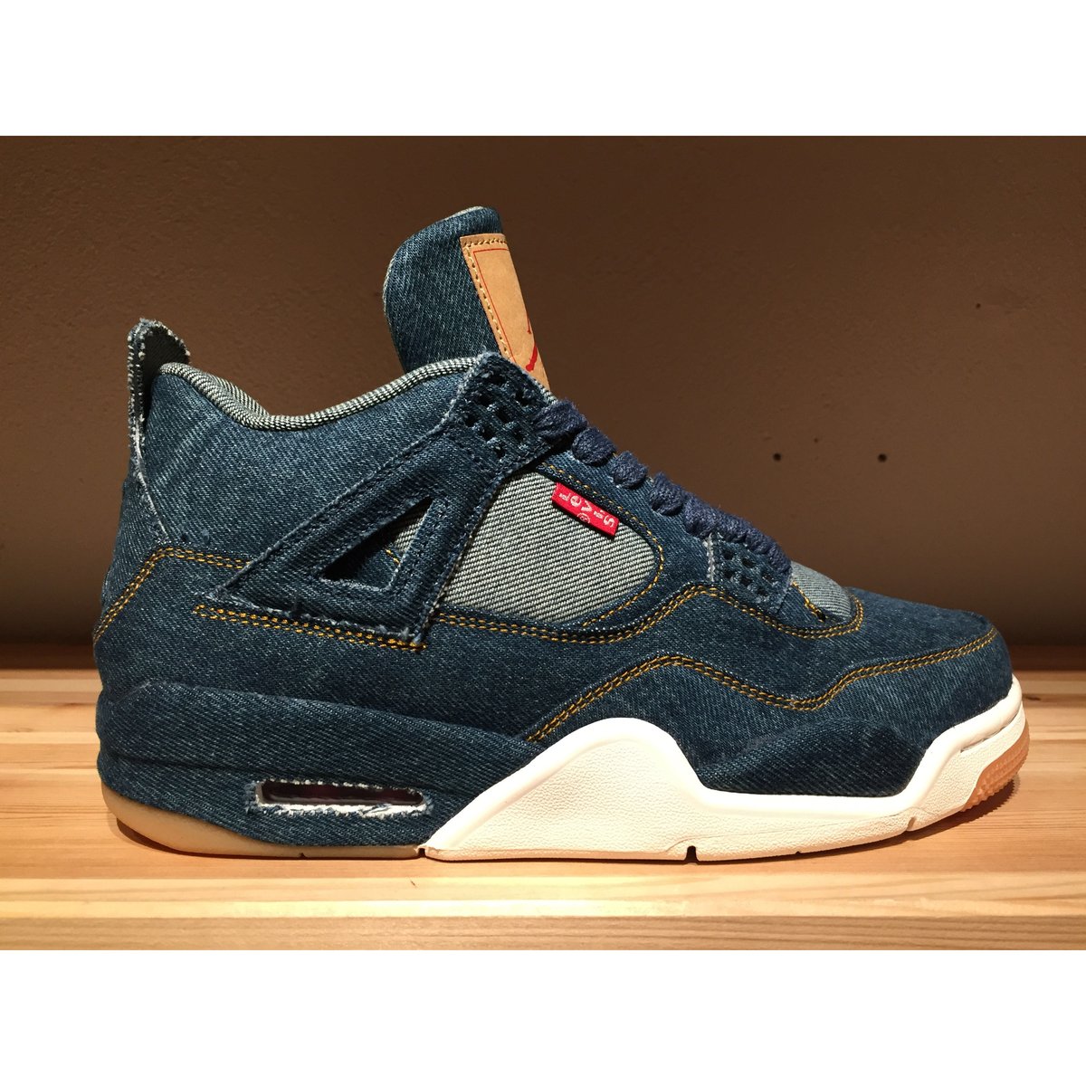 NIKE × LEVI’S AIR JORDAN 4 "BLACK LEVIS®