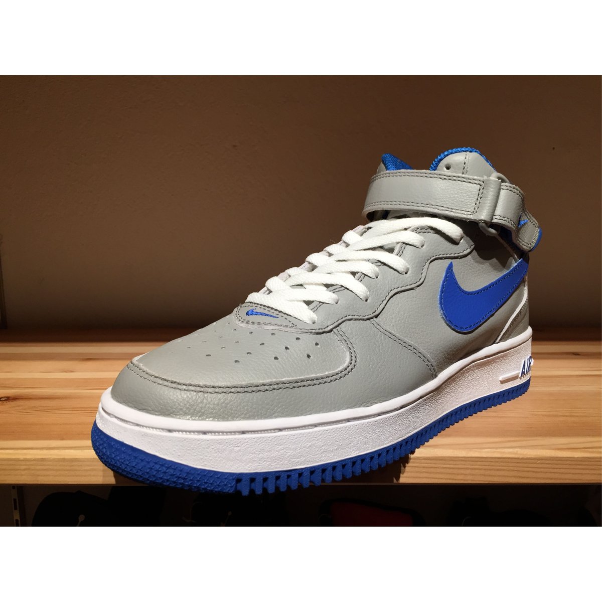 VINTAGE NIKE AIR FORCE 1 MID