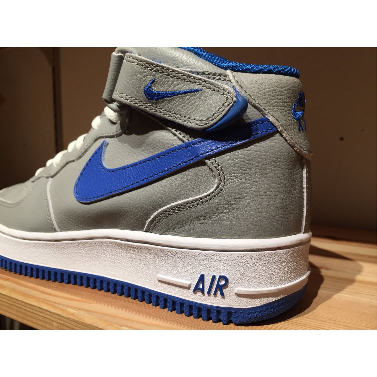 VINTAGE NIKE AIR FORCE 1 MID